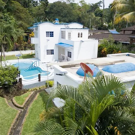 Casa con PISCINA PRIVADA cerca del Irtra con A/C